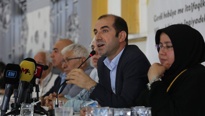StrtejikG's tweet image. 🔴 Bayındır: Ne olursa olsun Kürt ulusal kongresi toplanacak
🔊“Kürt Ulusal Birliğinin Önemi Konferansı”nda konuşan DBP Eş Genel Başkanı Keskin Bayındır:
“Sadece Kürtlerin savaş güçleri bir araya gelse Ortadoğu’nun üçüncü büyük gücü olur. Parçalanmışlık ve birlik olmama hali…