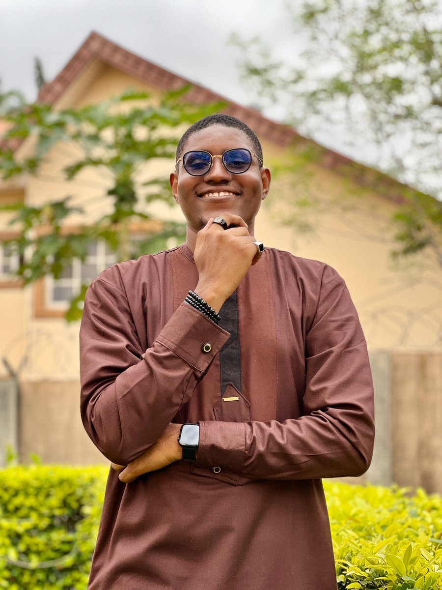 FavourYusuf1's tweet image. So... I went from less than 800 followers in March to over 6k in July.

And I realized I haven&apos;t properly introduced myself.

Which is kinda wild when you think about it.

Sooo....

Hi, I&apos;m Favour - a sorta wierd, sorta cool marketing guy, and I break down the marketing…