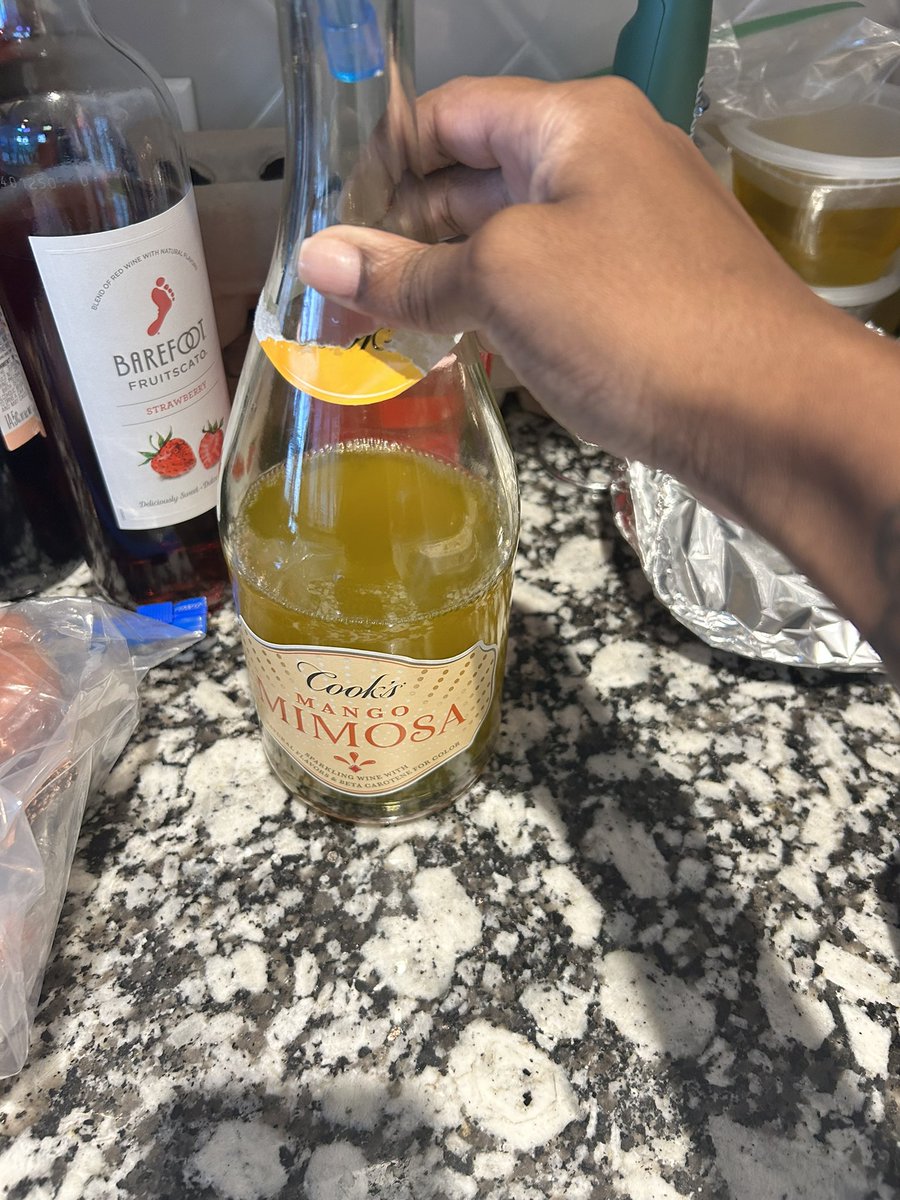 ithrowhandss's tweet image. Getting our morning started with a lil breakfast and mimosas