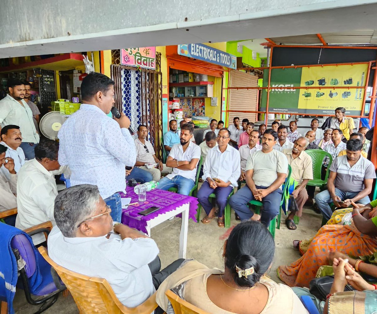 बूथ स्तर के कार्यकर्ता बनें गाँव की आवाज
केरसई में नव नियुक्त प्रखंड उपाध्यक्ष, महासचिव व मंडल सदस्यों को शुभकामनाएं दी।यह पद नहीं, जनसेवा की ज़िम्मेदारी है।अब हर पंचायत में कांग्रेस की बुलंद आवाज़ गूंजनी चाहिए।कांग्रेस की विचारधारा को घर-घर पहुँचाएँ।
#Congress #Simdega