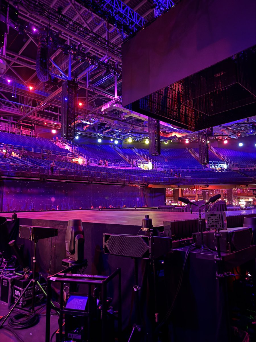 whyxlive's tweet image. guys…..