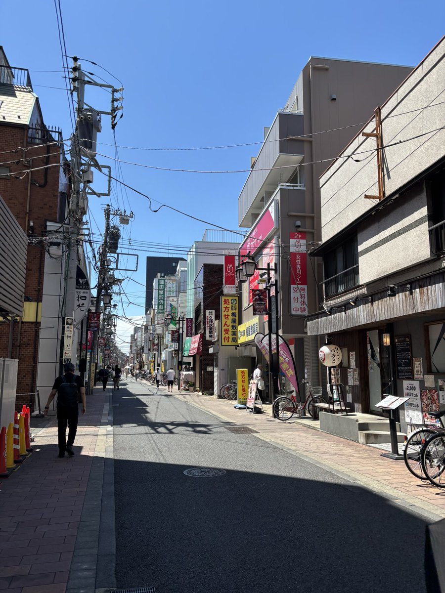 yukari4484's tweet image. 試合前に梅屋敷商店街にフラッグを見に行った🚶‍♀️‍➡️
出場全選手掲げられてる訳じゃないみたい( •́ㅿ•̀ )
お腹空いた( •́ㅿ•̀ )
#消灯