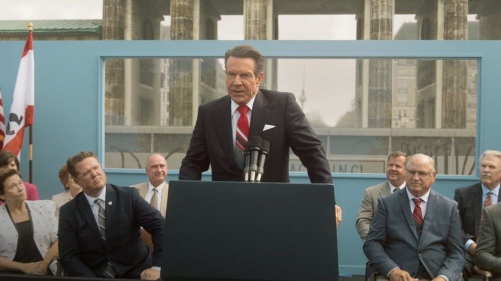 jimstinson's tweet image. Still happy about what a delightful bio @ReaganMovie was. It showed Reagan at his lowest; broke; smoking; doing cheesy ads. It showed him rebuild with Nancy. And the pet fish in Switzerland. And ... it showed him at the Berlin Wall.
cc: @ReaganWorld @Reagan_Library @JackQuaid92