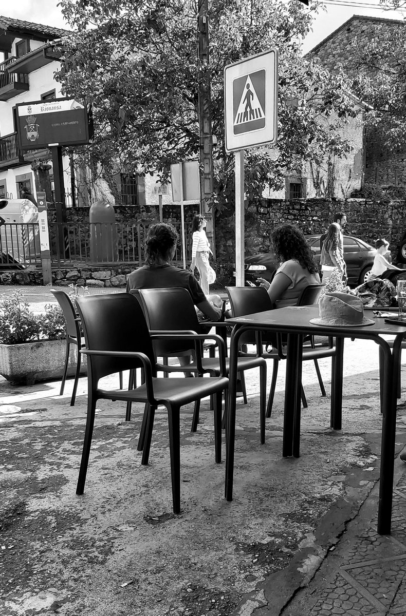 Escenas cotidianas de #Puentenansa...🧚‍♂️🕶
En #BlancoYNegro