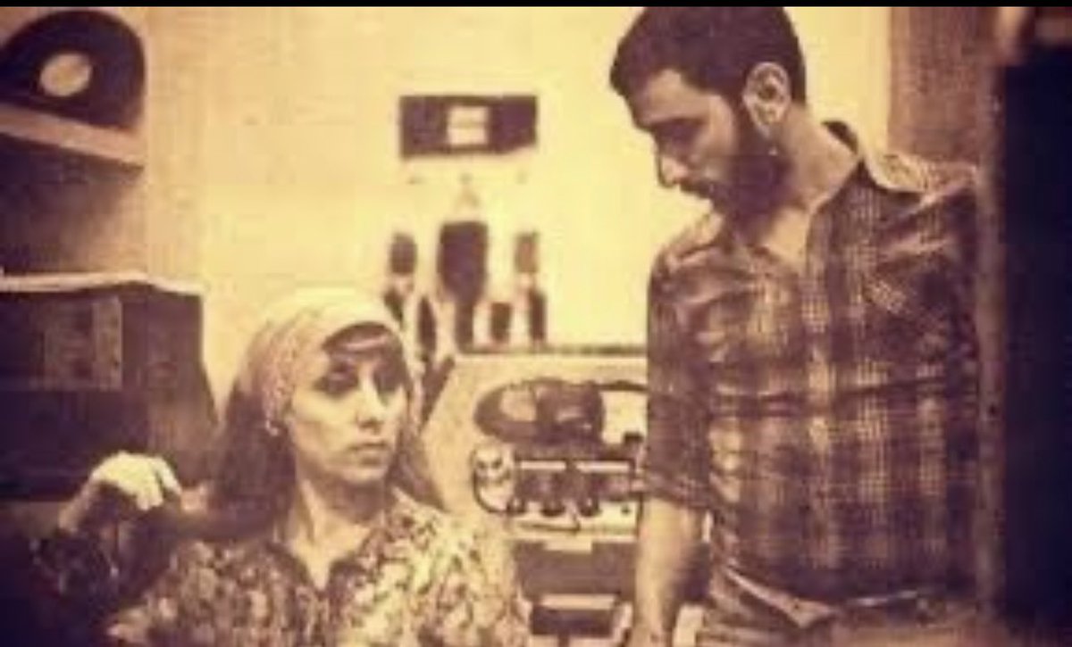 lailaaahmad's tweet image. في وقت شديد العتمة، طوائف وملل وفتات وشتات يترك العبقري الموسيقي المتمرد المجنون #زياد_الرحباني ساحة #لبنان والعرب، ليذهب لبارئه متأبطا براءة أحلامه
لم يحتمل قلبه هذا العبث
تركت #فيروز اللي لساتها بتسألك بقلب أم :"كيفك انت..ملا انت".. شو زياد زهقت..وانت تشوف الأرض ما عادت تتكلم…