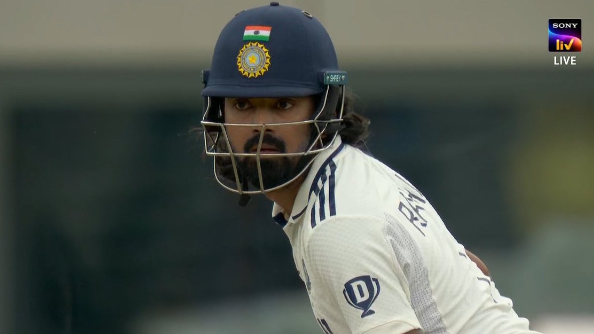 Oxygen18_'s tweet image. Maturity is when you realize that for the fluke of Rohit Sharma and to adjust him in test team, we wasted golden years of KL Rahul.
He would have been great by now if he opened regularly after Murli Vijay.
Kohli saved rohit's test career but at what cost 馃挃馃槶