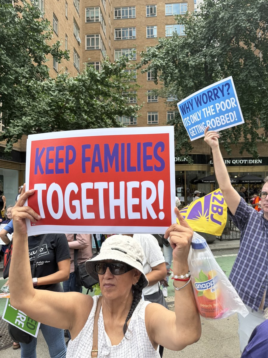 FightForAUnion's tweet image. #FamiliesFirst actions are taking place around the country!
NYC starting off strong!
