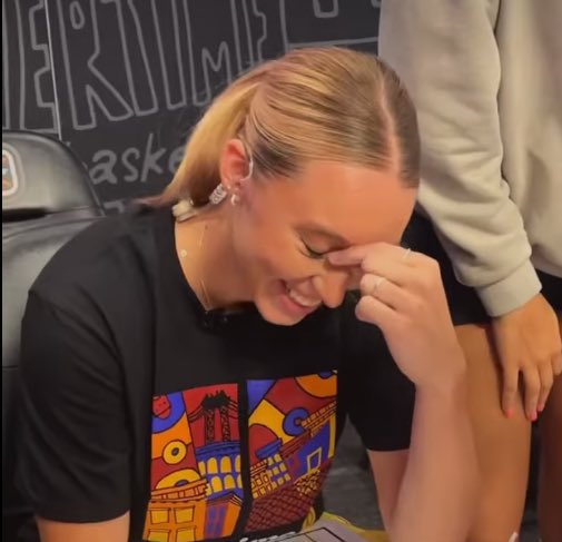 phee4three's tweet image. still giggling at all the #1 seeds crying about being disrespected by not being higher just to get belt to ass by a #2 seed