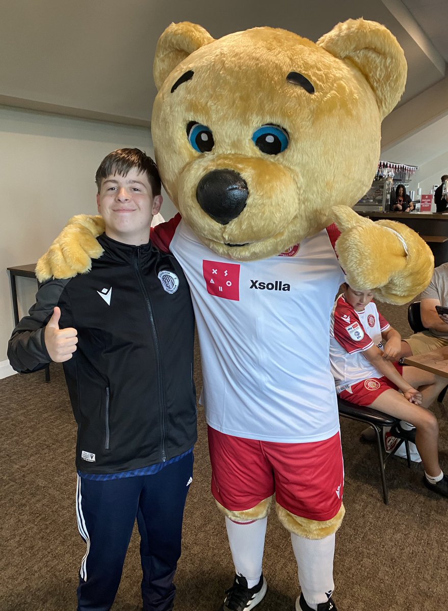 <a href="/BoroBear_SFC/">Boro Bear 🐻</a> 
<a href="/StevenageFC/">Stevenage FC 🔴⚪</a> 
Great to be back ! UTB !