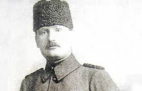 Deli Halit Paşa...
Meclis’te öldürülen ilk vekildir ve cinayetin hiçbir faili ceza almadı!
**
I. Dünya Savaşı’nda Kafkas Cephesi’nde başarılar gösterdi; Türk Kurtuluş Savaşı’nın ilk yıllarında Doğu Cephesi’nde, sonra ise Batı Cephesi’nde komutanlık yapmış bir askerdi.