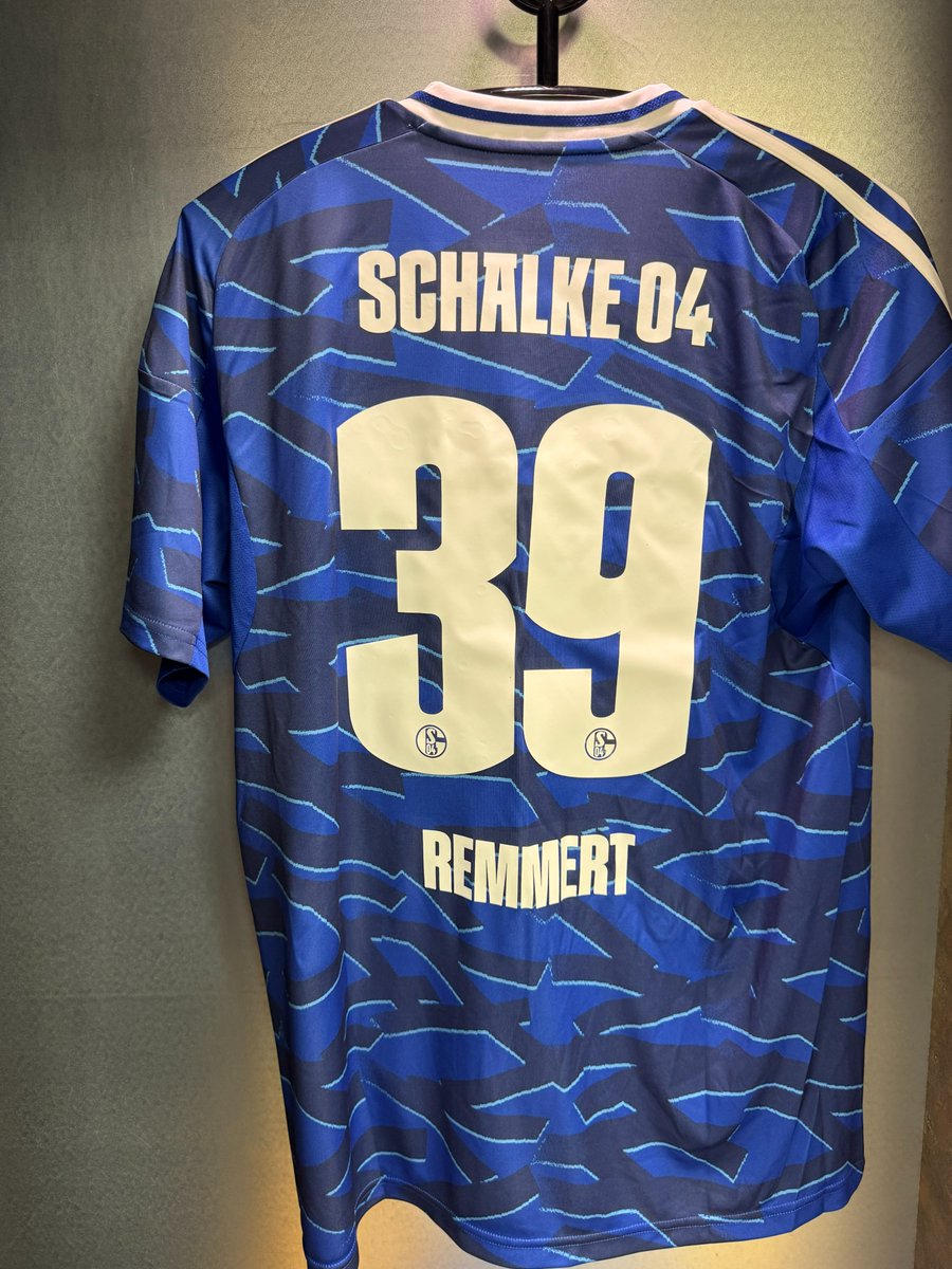 s04's tweet image. 🔁 Doppelter SchichtWECHSEL:
⬅️ Sylla & Grüger
➡️ Remmert & Lasme
⏱️ 83' | #S04SFC 1:3 | #S04