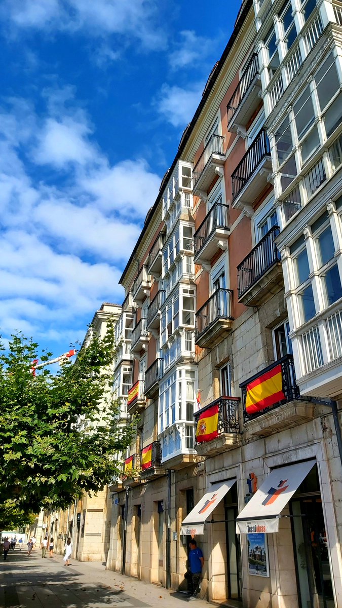 Escenas cotidianas de #LaCity, #Santander...🧚‍♂️🕶
#Edificios