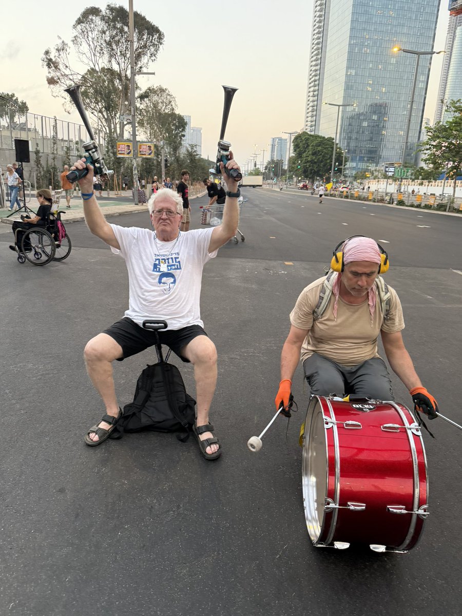 YossiUzrad's tweet image. קריאת השכמה גשר בגין. צאו לרחובות למען החזרת החטופים הפסקת המלחמה ושמירה על הדמוקרטיה.