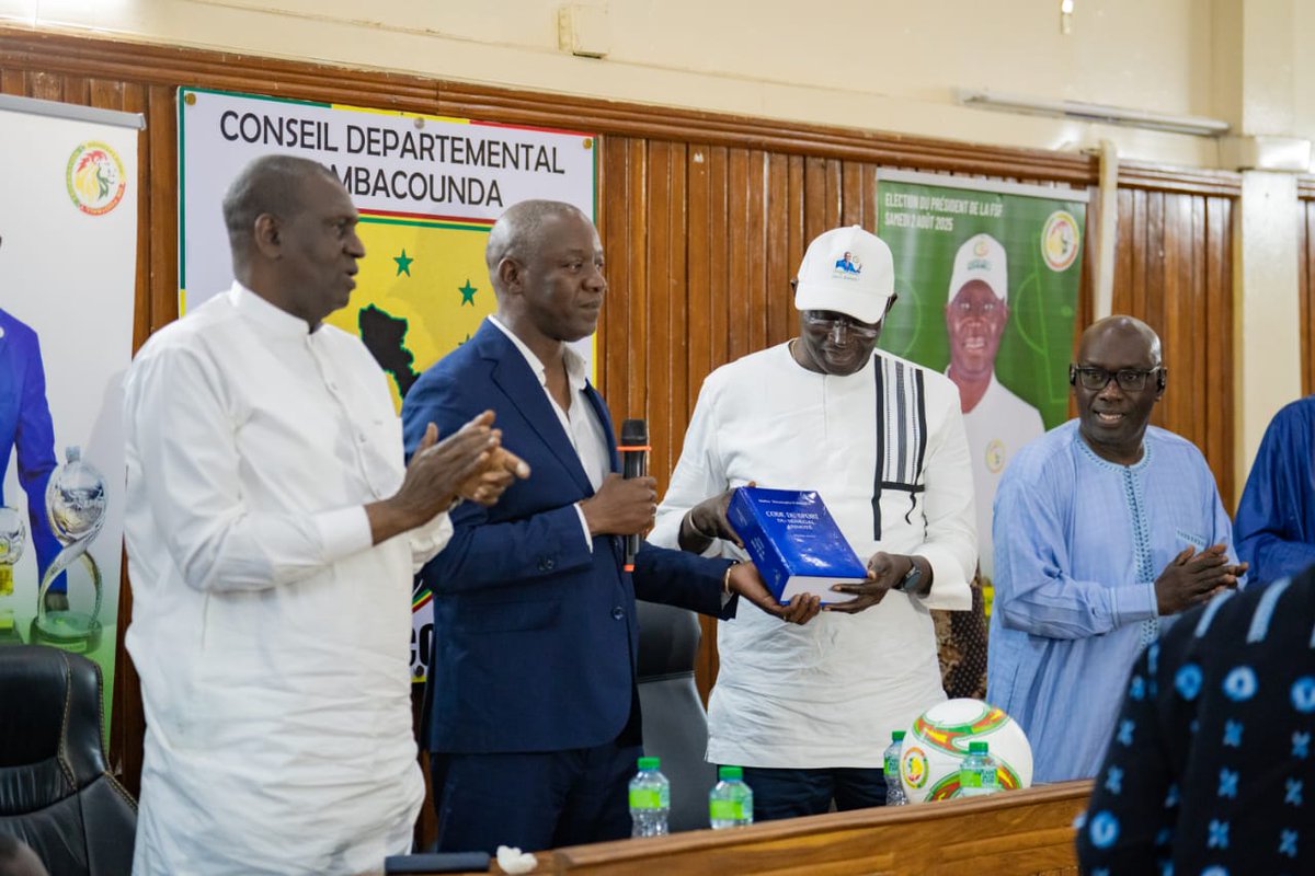 En campagne sur le terrain pour la présidence de la FSF 🇸🇳⚽
Heureux d’avoir accueilli Augustin Senghor à Tambacounda et de lui remettre le Code du Sport annoté, fruit de mon travail.
Pour une nouvelle ère du football sénégalais, unie et ambitieuse.
#LeFootballPourTous