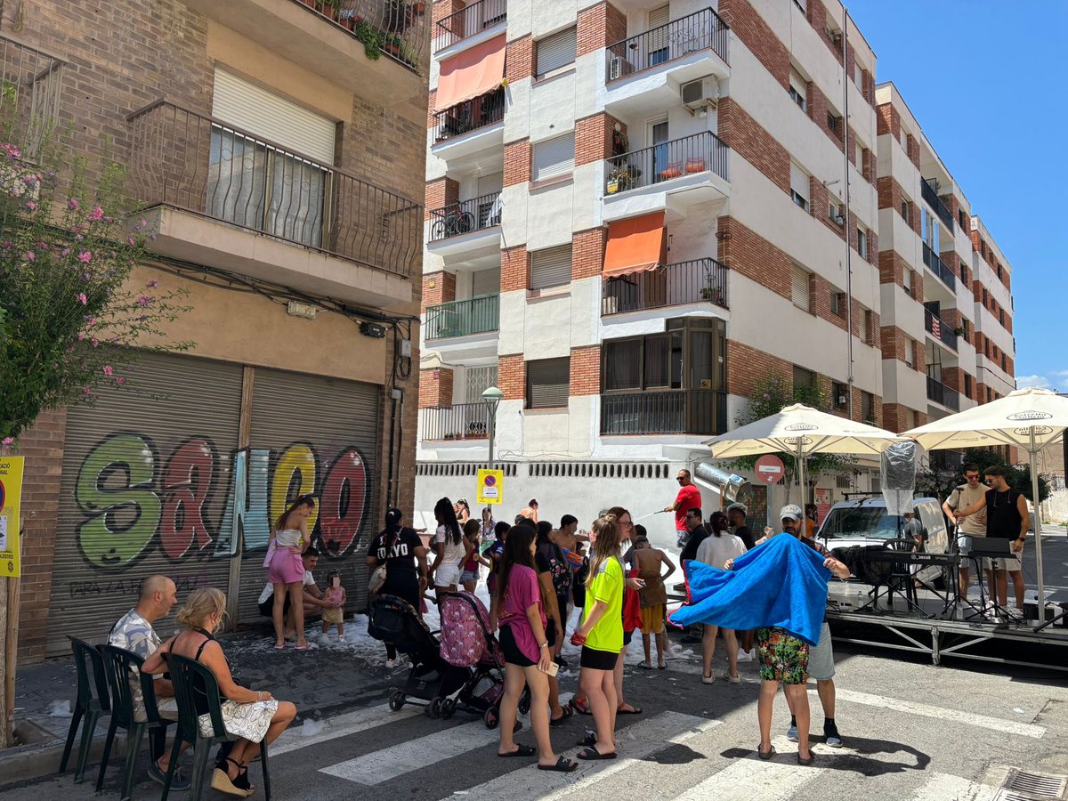 gemmafuste4's tweet image. 💛 Sempre és un plaer viure les festes del barri del Port de #Tarragona al costat de la seva gent. Una celebració que demostra una vegada més l'admirable esperit comunitari i actiu de les veïnes i veïns.