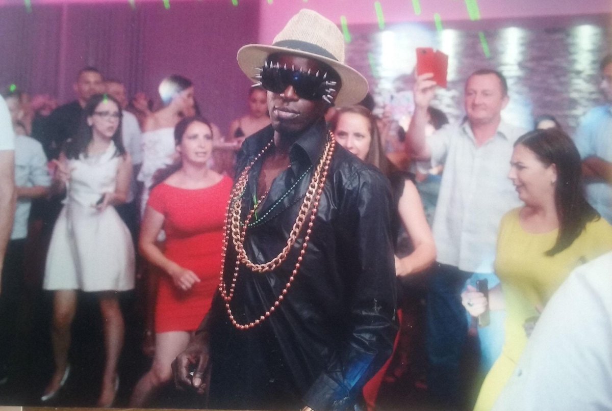 Inspirado por el House de Chicago y el movimiento Punk Funk, <a href="/DudleySlang/">DUDLEY SLANG</a>, también conocido como DJ Reyz, es un auténtico referente de la escena musical de los clubes franceses. Edita <a href="/Moveltraxx/">MOVELTRAXX</a>.
beatburguer.com/dudley-slang-k…