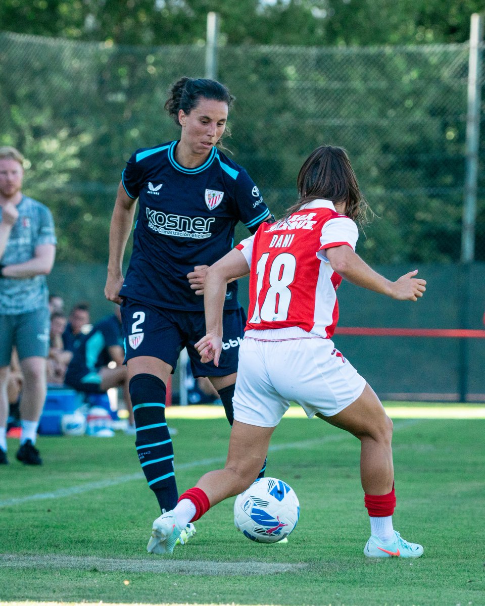 AthleticClubFem's tweet image. βΈοΈ ATSEDENALDIA I DESCANSO
El gol de Oihana adelanta a las leonas en Bembimbre.
Harrobiko jokalaria oso adi egon da area txikian lehen gola egiteko.
1-0 I #AthleticSCBraga #AthleticClub π¦