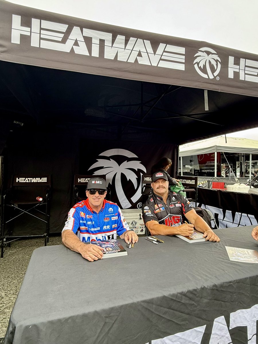 TSRnitro's tweet image. Come see @TonyStewart and @MattHagan_FC at @HeatWaveVisual until 10am!
#TSRnitro | #NHRA | @NHRA | @RaceSonoma