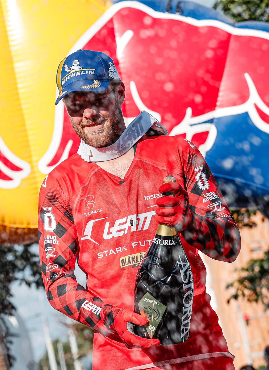 StarkFutureBike's tweet image. P1 in Red Bull Romaniacs Silver Class
A humbling adventure through the heart of Transylvania, Romania conquered by Eddie Karlsson on the Varg EX.
This victory means more than just a podium. It's proof that electric is possible at the world's toughest hard enduro
#hardenduro
