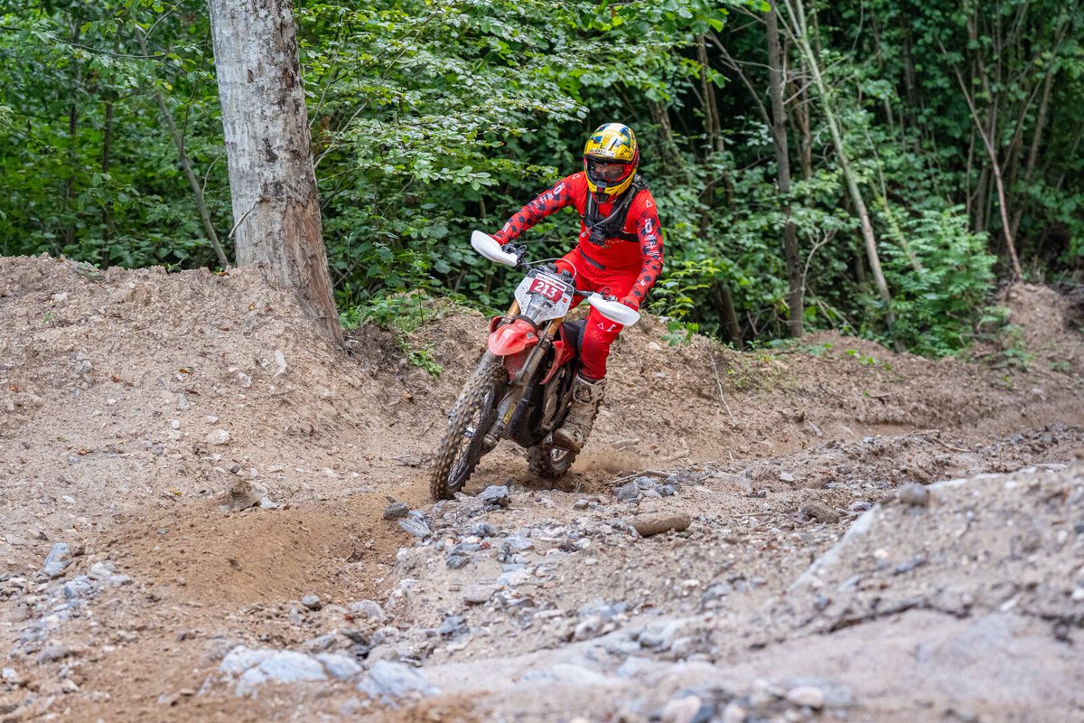 StarkFutureBike's tweet image. P1 in Red Bull Romaniacs Silver Class
A humbling adventure through the heart of Transylvania, Romania conquered by Eddie Karlsson on the Varg EX.
This victory means more than just a podium. It's proof that electric is possible at the world's toughest hard enduro
#hardenduro