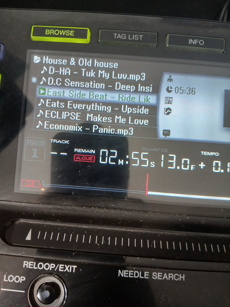 BenSillett's tweet image. Catch me on Visionradiouk.com @visionradiouk at SIX!! Lots of old and classic piano house and maybe some old breakbeat stuff too!! Phoneline 07908340811 😊🎧