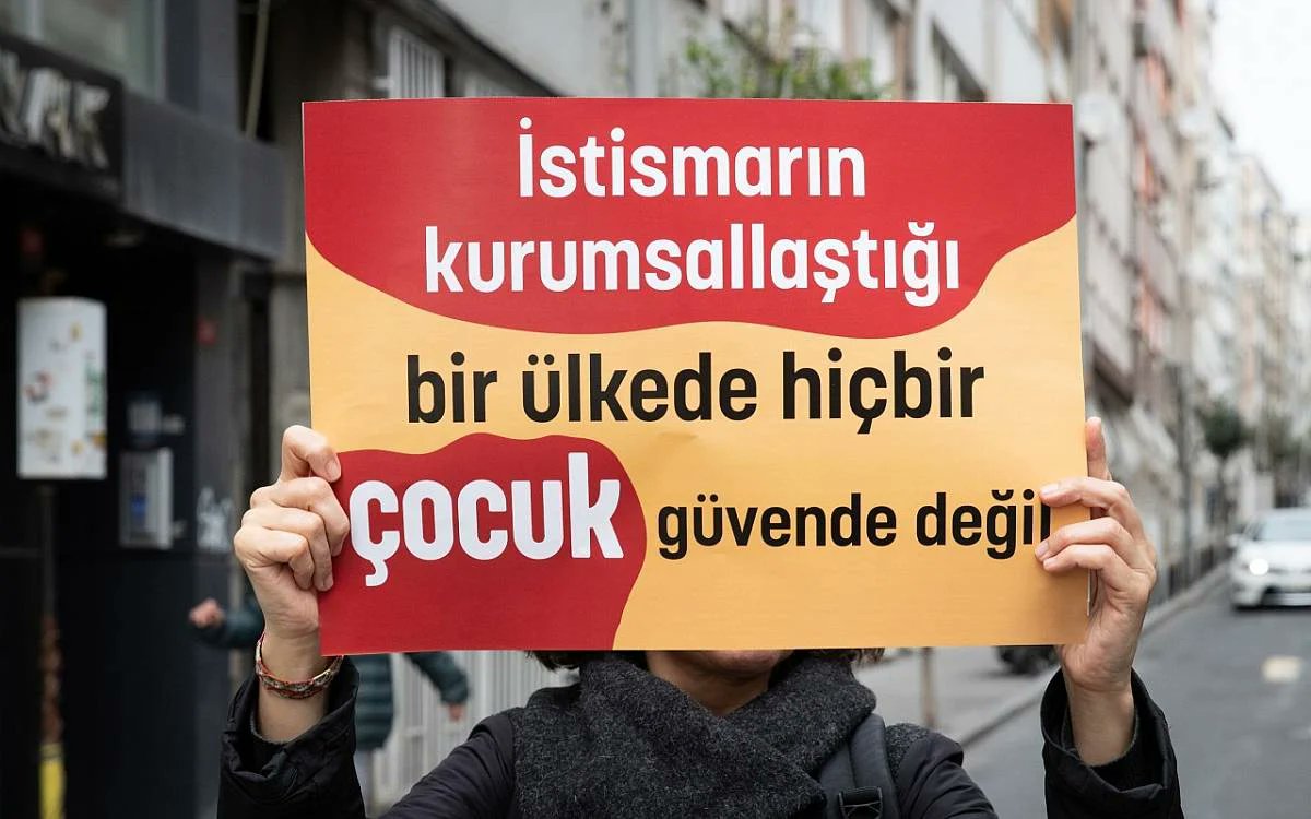 🟣 Çocuk İstismarı Artışının Anatomisi

🖊️ Sevinç Koçak
jindergi.com/yazi/cocuk-ist…