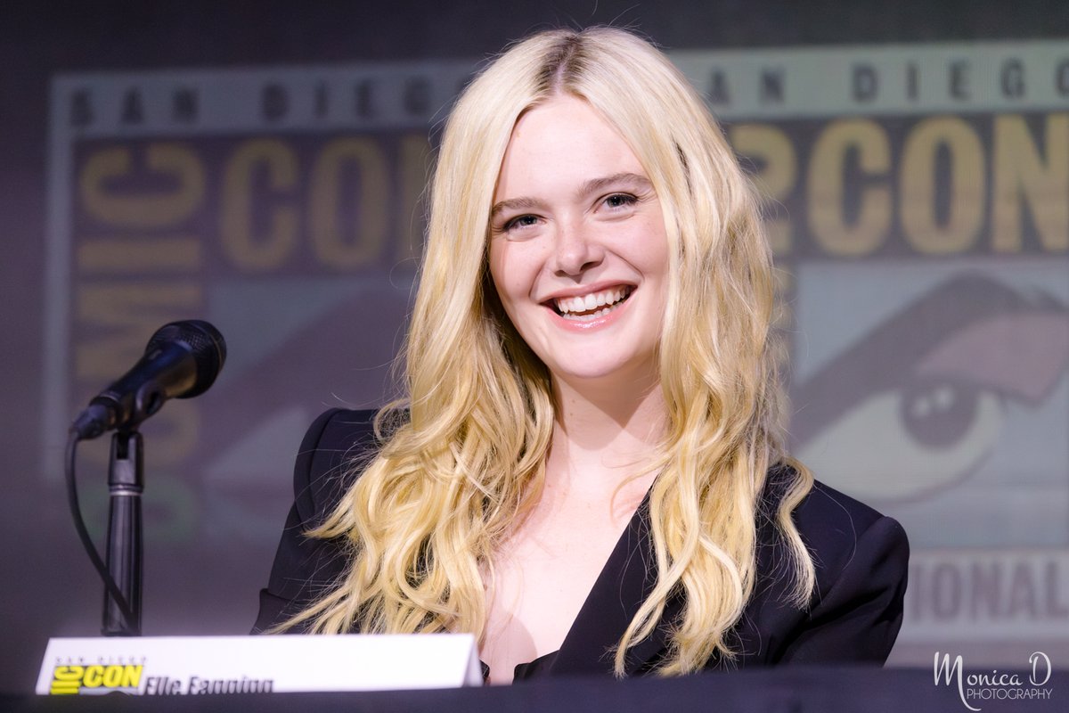 MonicaDPhoto's tweet image. Elle Fanning on stage at San Diego Comic Con for Predator Badlands (it looks awesome!)
#ellefanning #predatorbadlands #sdcc #SDCC2025