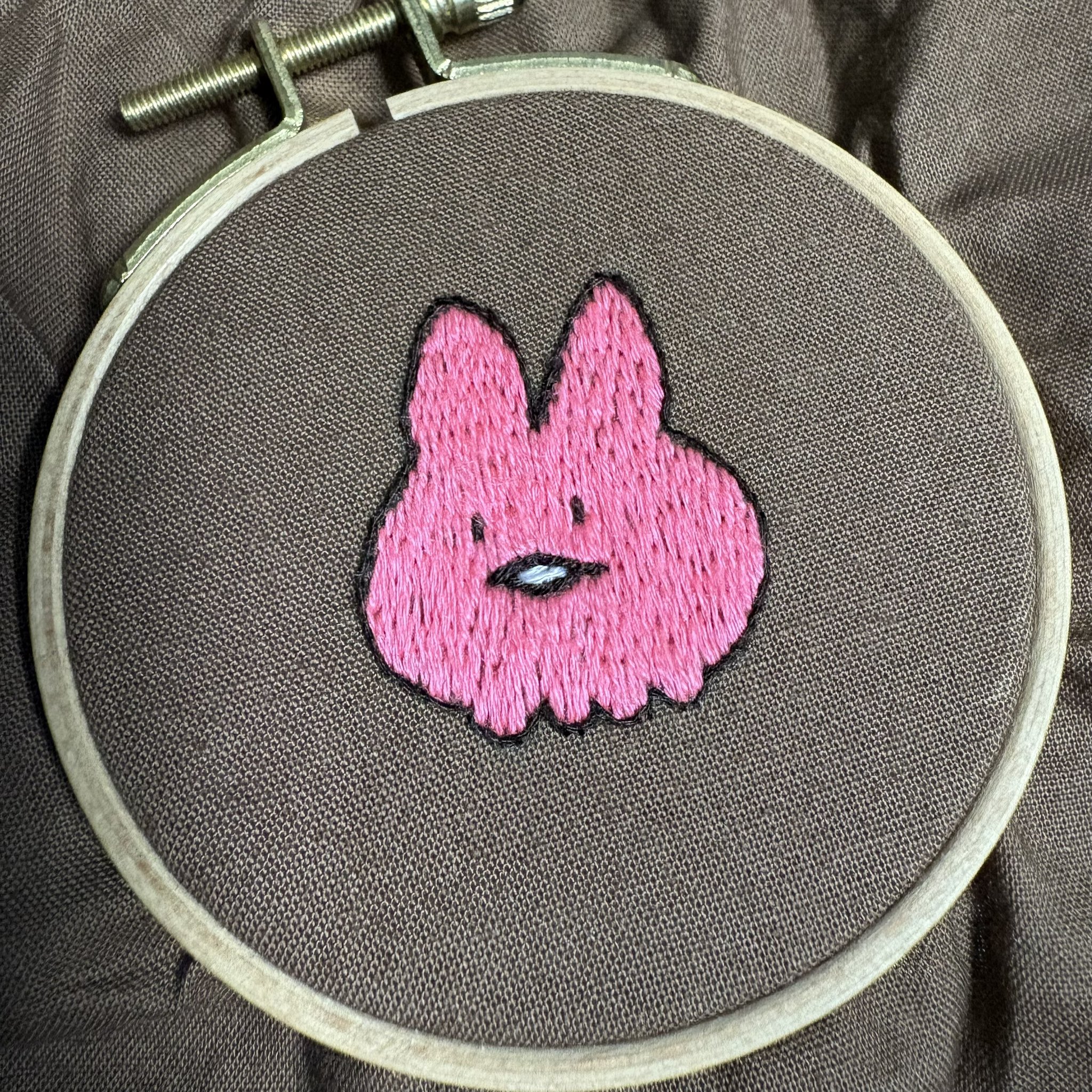 ちさき　刺繍 アネモネとバラと過ごすウサギさん＞Chicchi刺繍キット - DMC