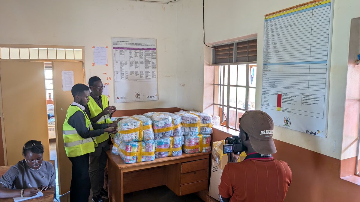 RotaractAcacia's tweet image. Part of our Budondo project was donating mama kits to help mothers have smooth delivery experience and reduce financial burden of purchasing them. We also donated reusable sanitary pads to ensure menstrual hygiene and reduce the stigma that comes with poor menstrual hygiene.