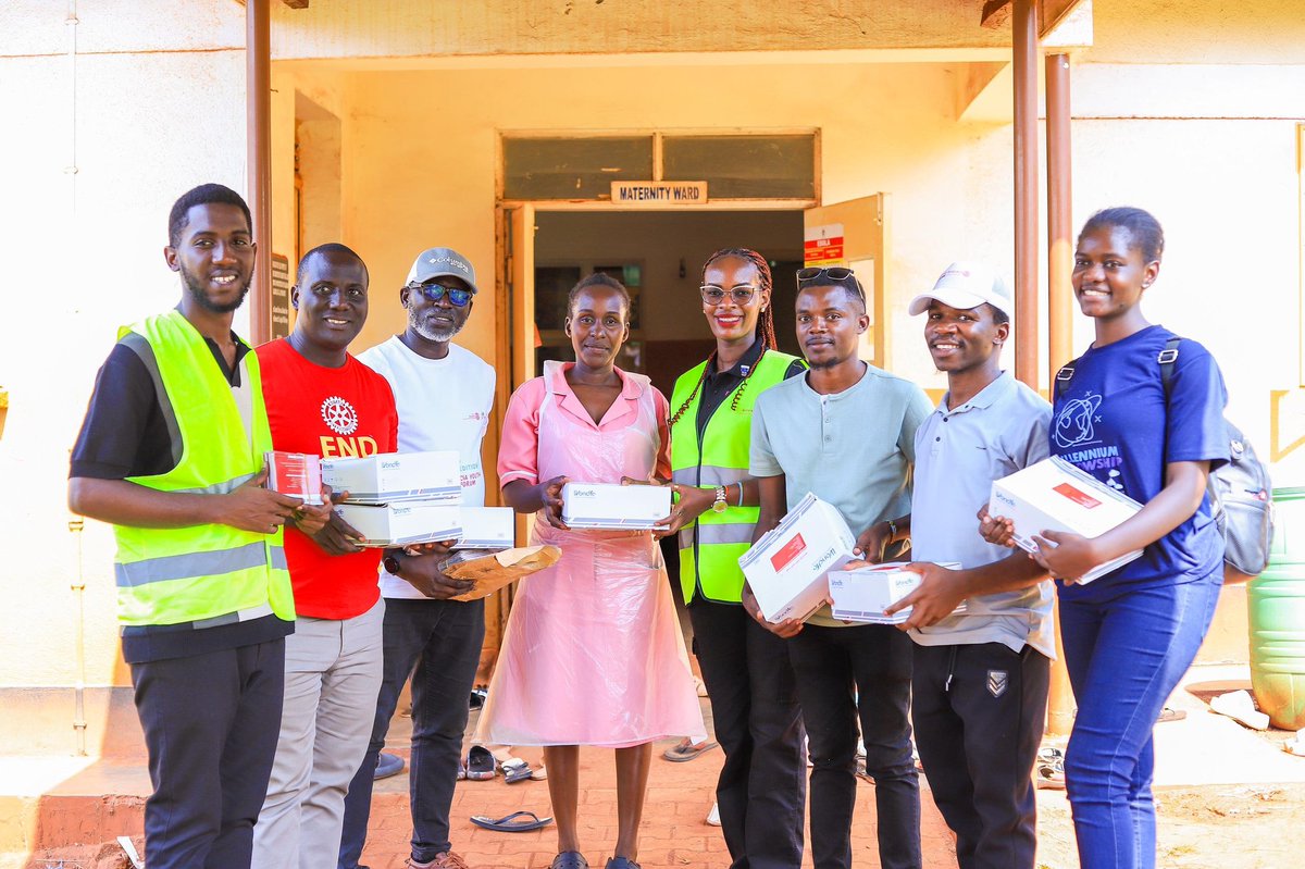 RotaractAcacia's tweet image. Part of our Budondo project was donating mama kits to help mothers have smooth delivery experience and reduce financial burden of purchasing them. We also donated reusable sanitary pads to ensure menstrual hygiene and reduce the stigma that comes with poor menstrual hygiene.