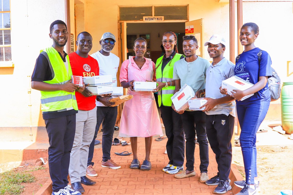 RotaractAcacia's tweet image. Part of our Budondo project was donating mama kits to help mothers have smooth delivery experience and reduce financial burden of purchasing them. We also donated reusable sanitary pads to ensure menstrual hygiene and reduce the stigma that comes with poor menstrual hygiene.