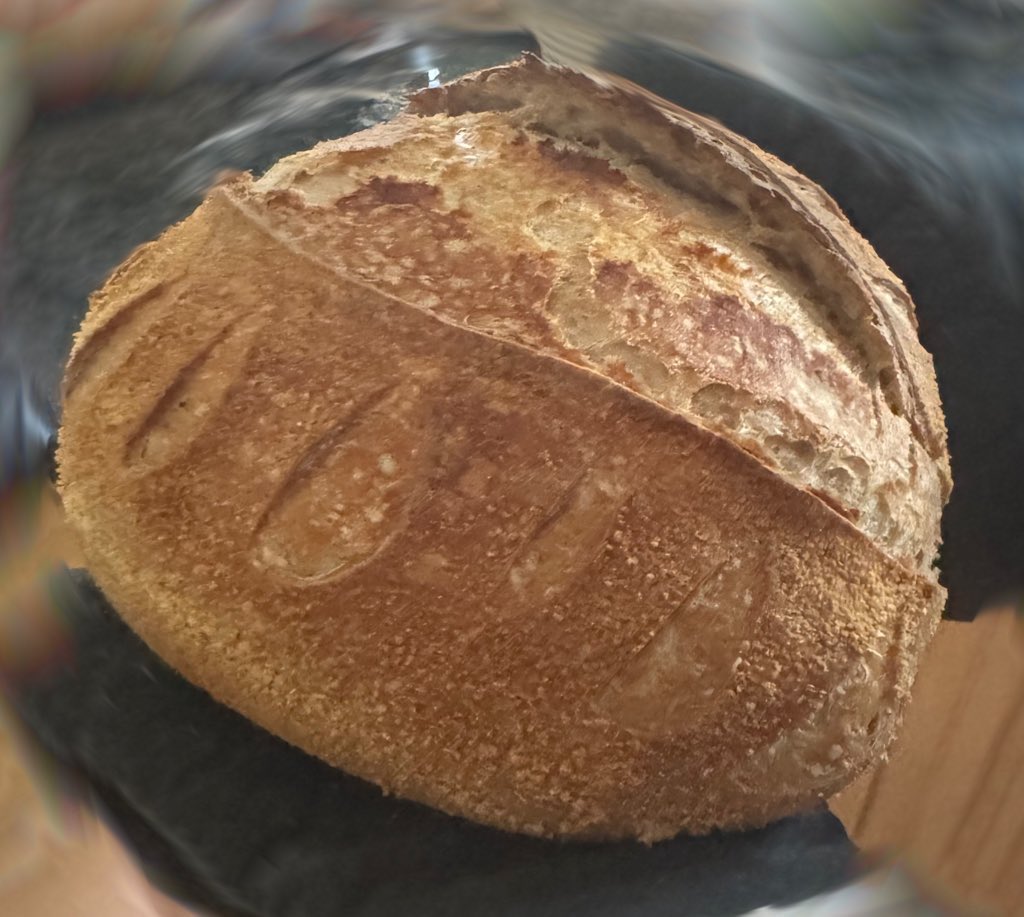 SibneyCrombsy's tweet image. Our second attempt at sourdough bread it looks really good