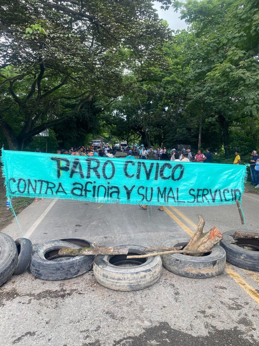 ClaudiaLopez's tweet image. ¡Tanta carreta cuántica!
Aquí les muestro cómo luce la “transición energética cuántica” de este gobierno en el Cesar y La Guajira.
Pararon las industrias que le daban trabajo a la gente y los dejaron con la misma infraestructura vieja, con apagones y las tarifas más caras.
Se…