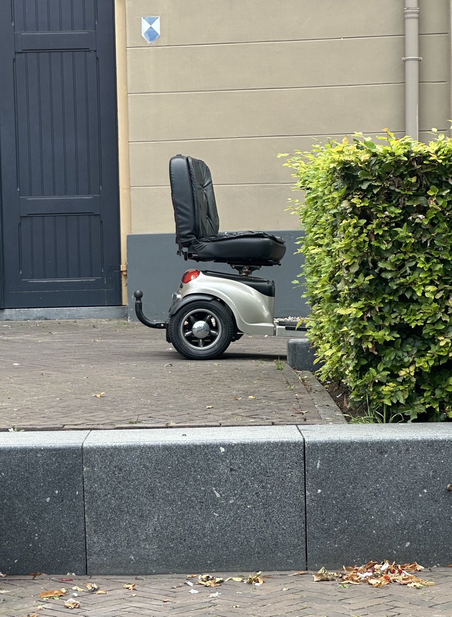 Josyanne's tweet image. Ik zag een scootmobiel met een trekhaak.
