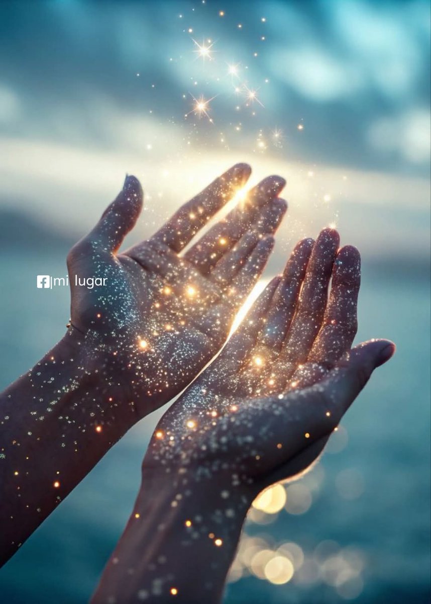 andymoline's tweet image. Hoy… simplemente vive.
Acepta lo que llega, fluye sin miedo,
aprende del camino, ama con el alma
y escucha a tu corazón.
Porque somos la suma de los instantes,
lo que vivimos, lo que sentimos
y lo que dejamos en los demás.🩷
