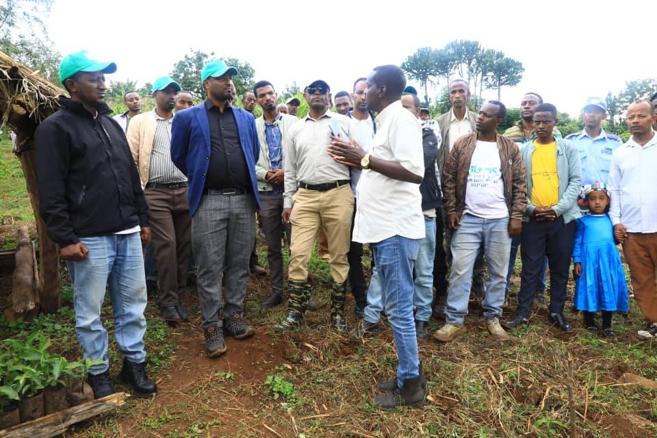 EthiolatinCoffe's tweet image. Today in #Sheda Kebele, #Kafa Zone we planted coffee seedlings with women farmers, local leaders &amp;amp; partners—advancing our carbon-credit pilot under #EmpoweringEthiopianCoffee. A step forward for #GreenLegacy &amp;amp; climate action!
#CoffeeAndClimate #KafaZone #OSSREA @AecidEtiopia