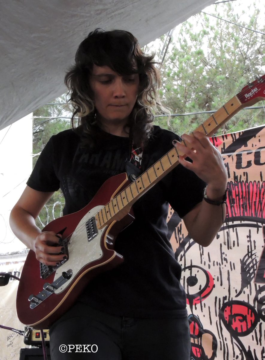 ¡Hoy es cumpleaños de <a href="/CynthiaNavit/">Cynthia García</a>!
Cynthia, que la pases muy bonito en ente nuevo año y muchas gracias por ser el motor de esta banda; gracias por todo lo que haces por Navit 💞