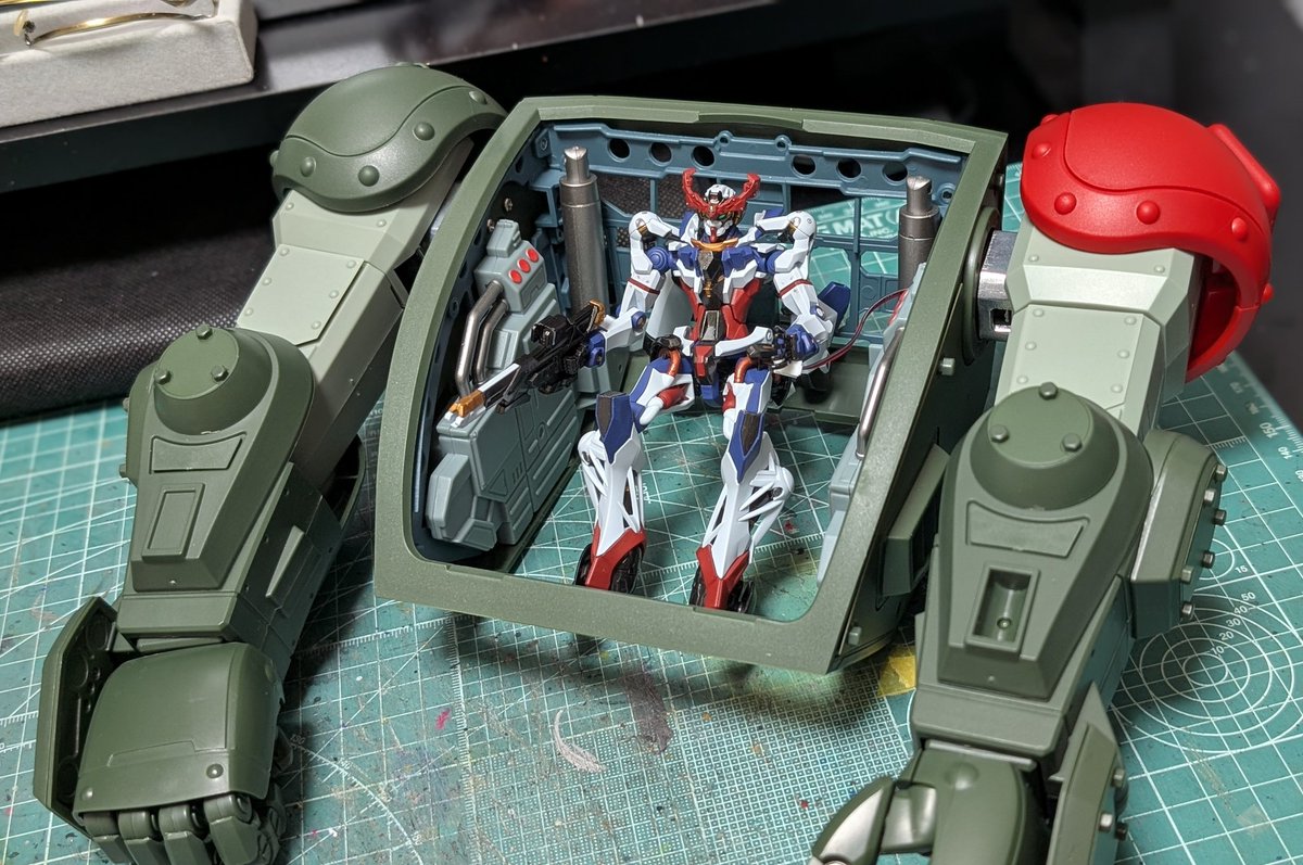 kj2nd1's tweet image. #アシェット
#スコープドッグを作る
#ボトムズ
#スコープドッグ
両腕まで完了。左のアームパンチも動作確認上は大丈夫そうで一安心。
左肩は勿論、赤です。