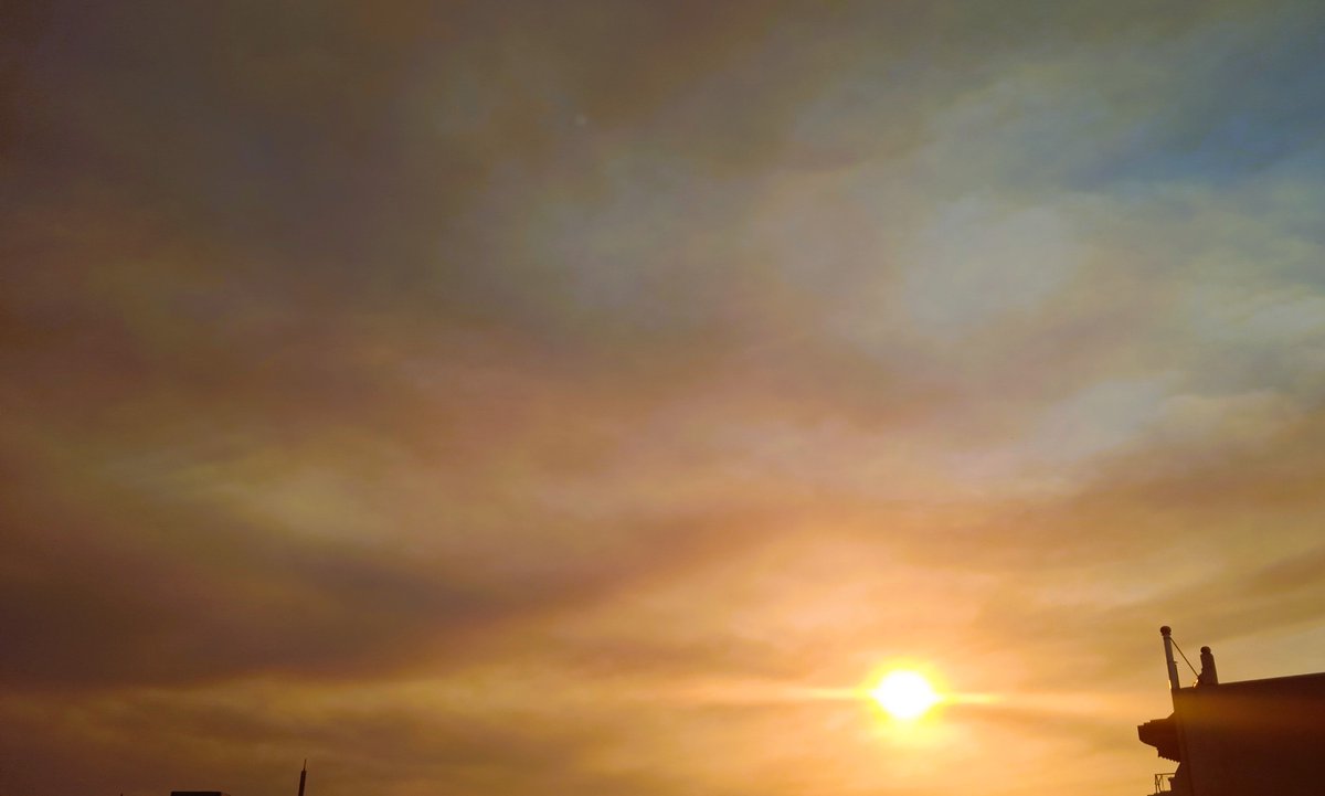 no02448128's tweet image. τώρα
δεν είναι συννεφιά ,είναι καπνός
κάθε χρόνο γίνετε ανάμνηση ένα όμορφο μέρος που έχουμε γνωρίσει , αλλάζει όψη , τώρα η Στενή με τα όμορφα μονοπάτια η τα Κύθηρα με τα πανέμορφα χωριά όπως ο Μυλοπόταμος
και δεν είναι μόνο η φύση αλλά και τα σπίτια των ανθρώπων , Κρυονέρι