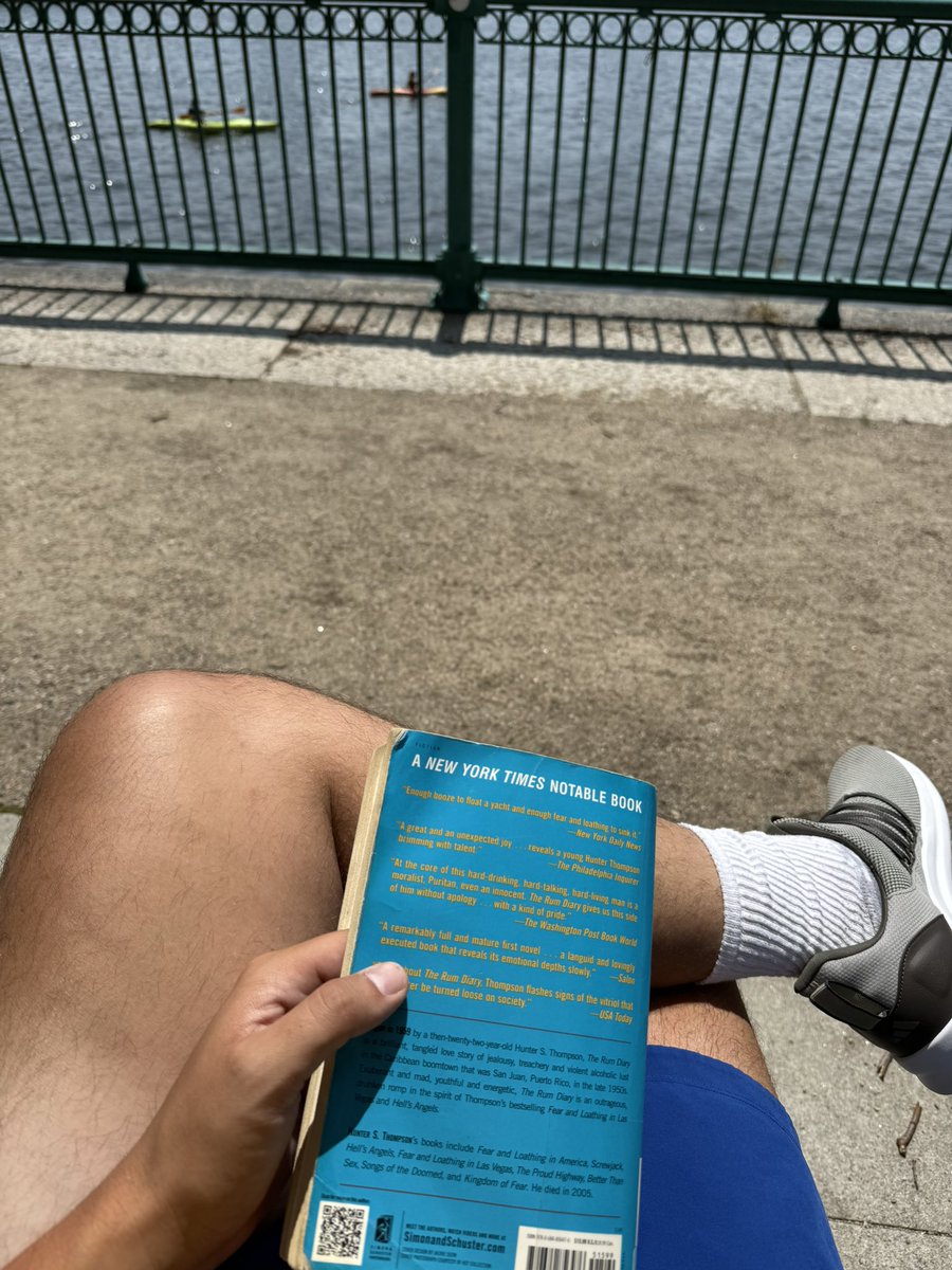 moloneymike's tweet image. Reading by the Charles. One of the many awesome parts about living in Boston
