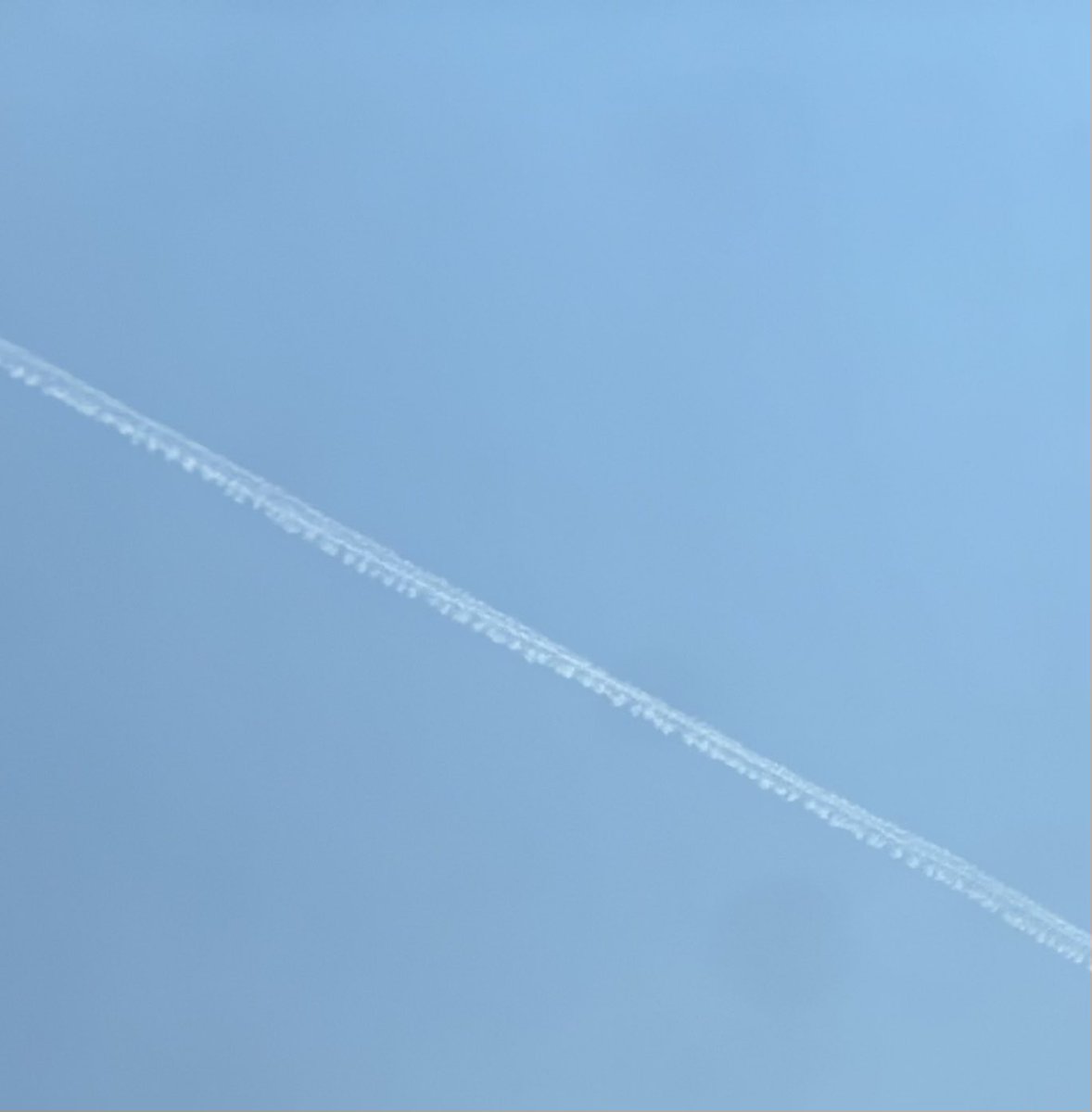 sub__tara's tweet image. bad air quality today!