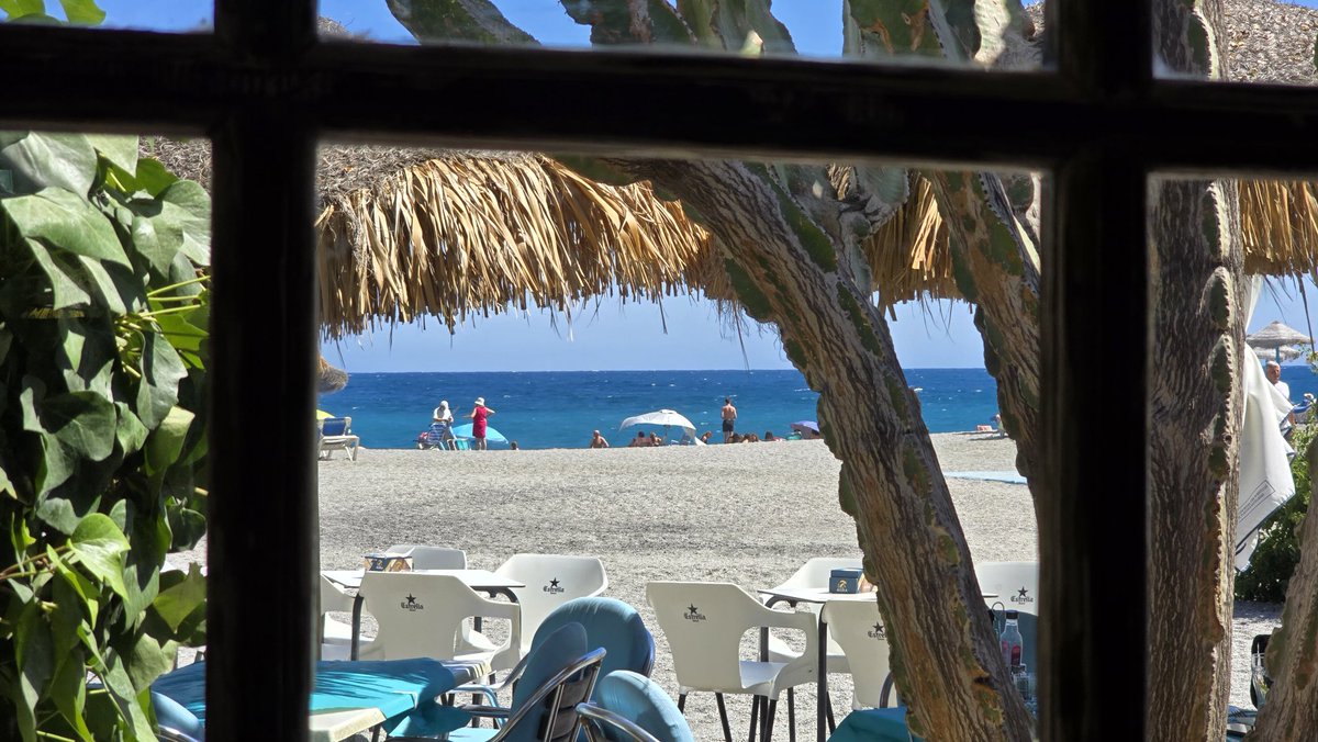 Pues porque sí, el personal de vacaciones, otros de festi y aquí uno tragando marrones, así que, homenaje. Viva la Costa Tropical