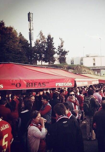 VonPatodaLinha's tweet image. 🚨Atualização🚨
Felix nas imediações do estádio da Luz. Foi visto no Bifas!
Pediu uma água fresca e uma bifana (sem mostarda).