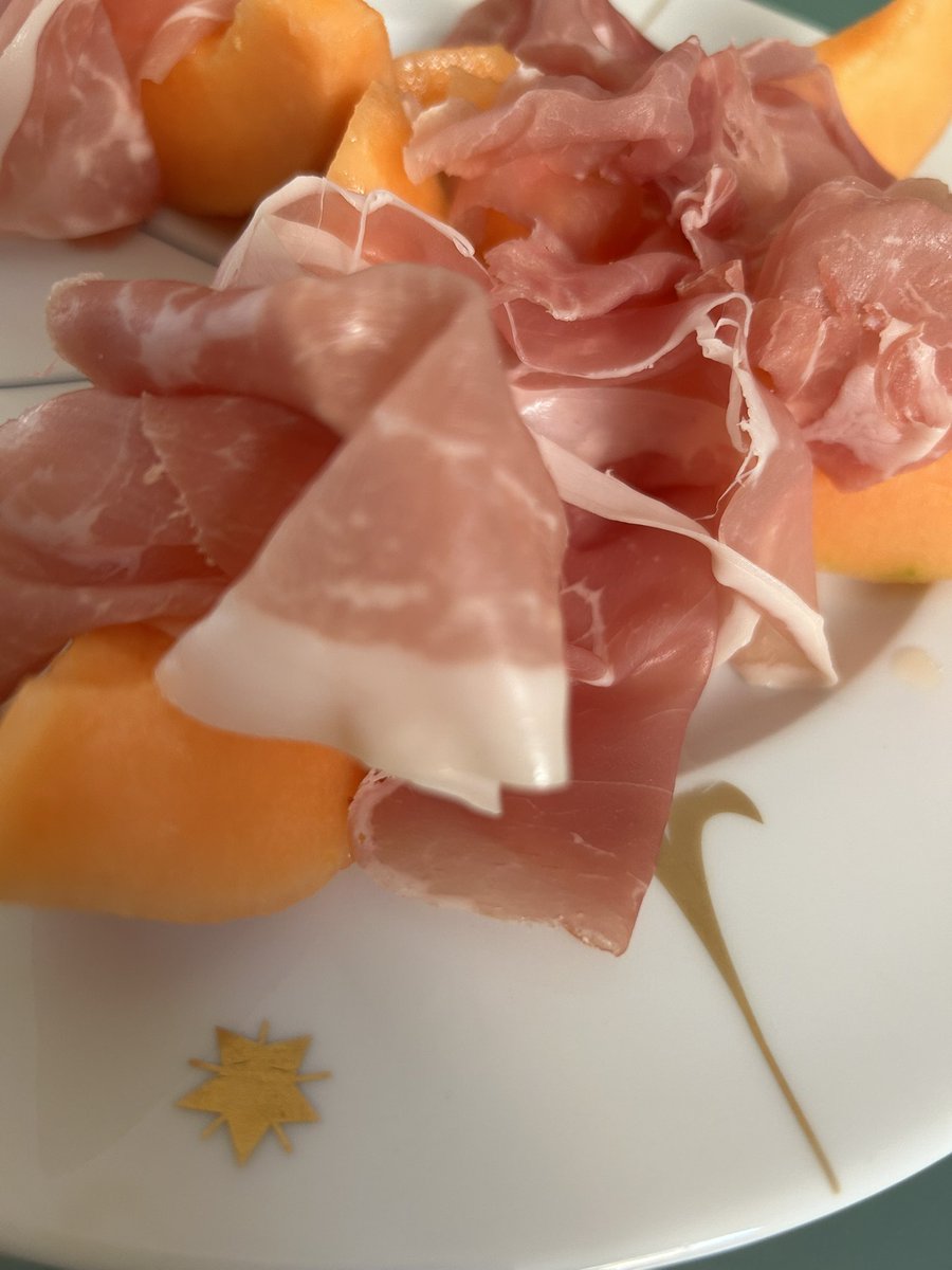 maybeisao's tweet image. なんか夏は☀️生ハム＆メロン😋

って感じ👏🏼👏🏼👏🏼