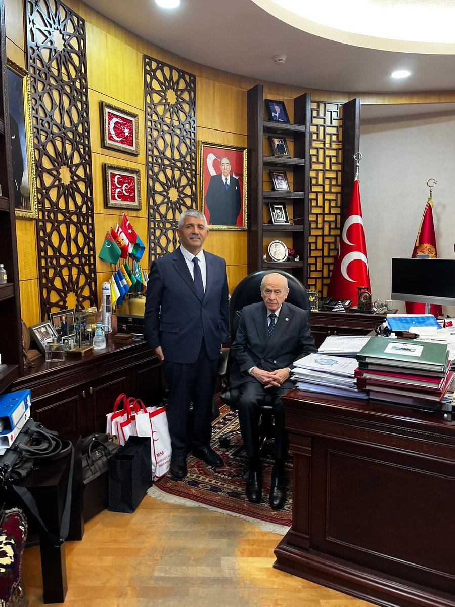 Genel Başkanımız Sn. Devlet Bahçeli’yi ziyaret edip, emir ve talimatlarını aldım.

Türkmen beyimiz bütün İzmirli gönüldaşlarımıza, hemşehrilerimize selamlarını iletti.