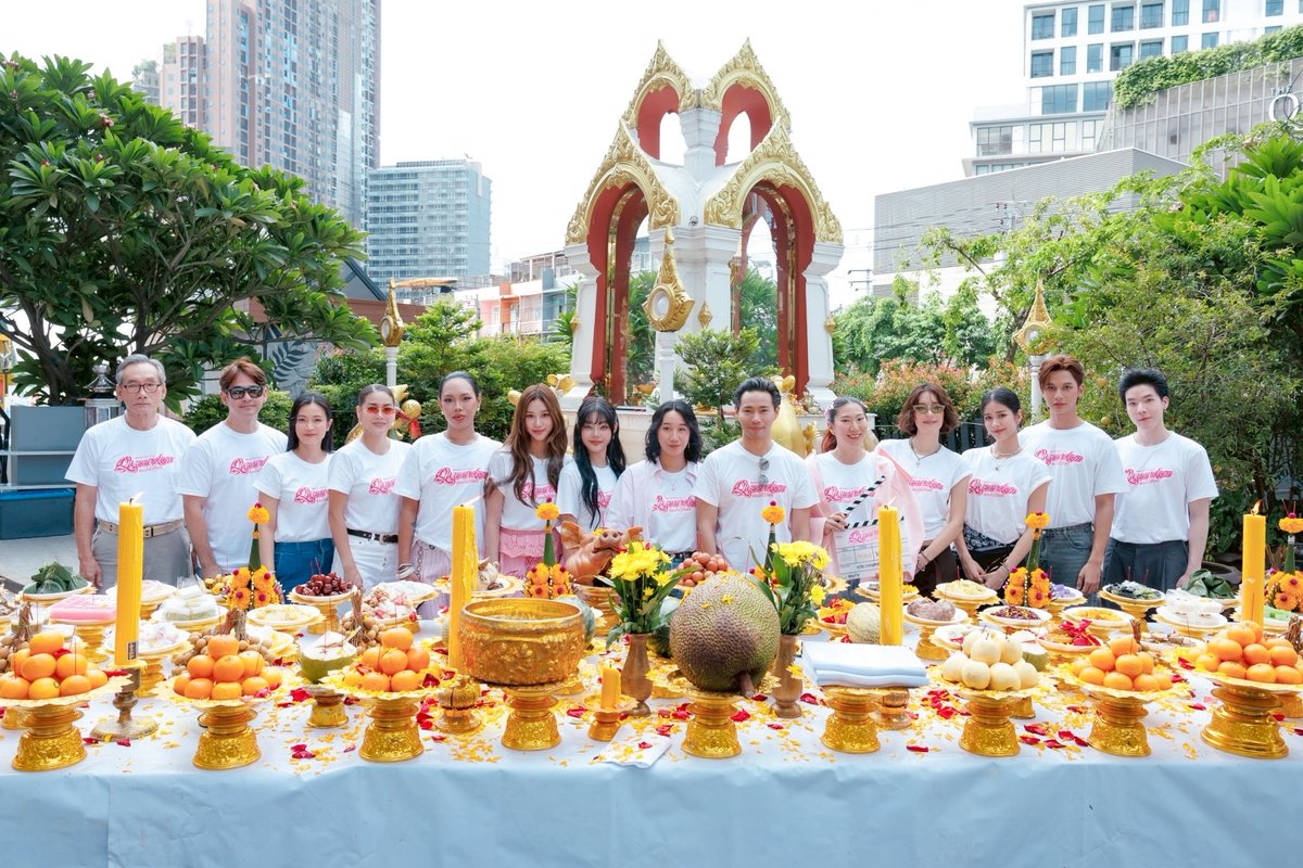prjipata's tweet image. เปิดเคมีใหม่!! “แพม-อาฮ๋วง” ควงคู่เอาฤกษ์เอาชัย นำทีมบวงสรวง “QUEENDOM ซ่อนใจไว้ที่เธอ” ซีรีส์ยูริเรื่องแรกจาก WeTV Original
 
WeTV เดินหน้าขยายจักรวาลความฟิน เปิดประสบการณ์ใหม่ให้คอซีรีส์ได้อินไปกับ “QUEENDOM ซ่อนใจไว้ที่เธอ” แนวรอมคอมสลับร่าง ซีรีส์ยูริเรื่องแรกจาก WeTV…