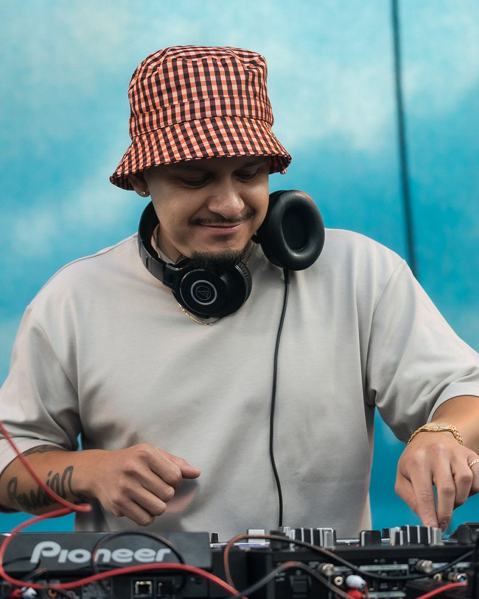 NavyPier's tweet image. LatiNxt hits Navy Pier Aug 9–10! Celebrate Latin culture with 2 days of FREE live music, art &amp;amp; cutting-edge sounds from the Latin American diaspora. 💃🎶 Learn more: bit.ly/3IvhenY