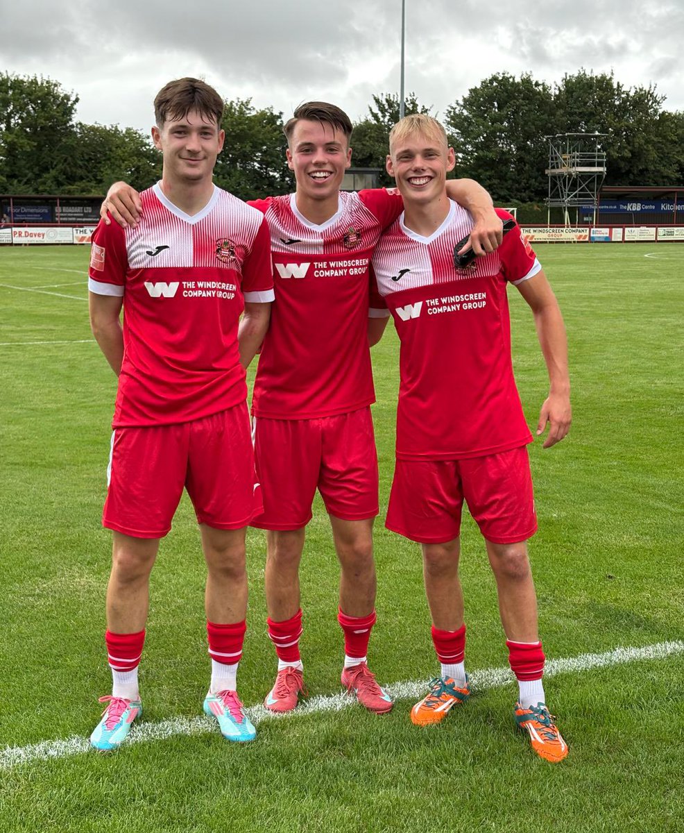 needhammktfc's tweet image. MORE MINUTES FOR ACADEMY TRIO 👏
Brad, Luca and James all came on during the second half against Aveley, making their mark on the game with Brad setting up a header for Luca in the last minute to score the equaliser. 🤩
#NeedhamMarketFC #NMAcademy @NMAcademy1