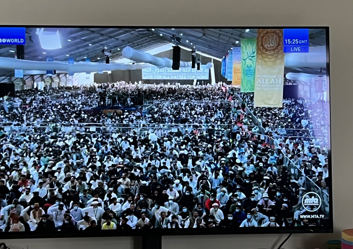 moongirl345's tweet image. Such faith inspiring and powerful narrations by beloved Huzur on Jamaat,s progress by leaps and bounds. We think,feel and breathe as one huge universal body,alhamdolillah ❤️❤️
#jalsaUK
⁦@JalsaConnect⁩