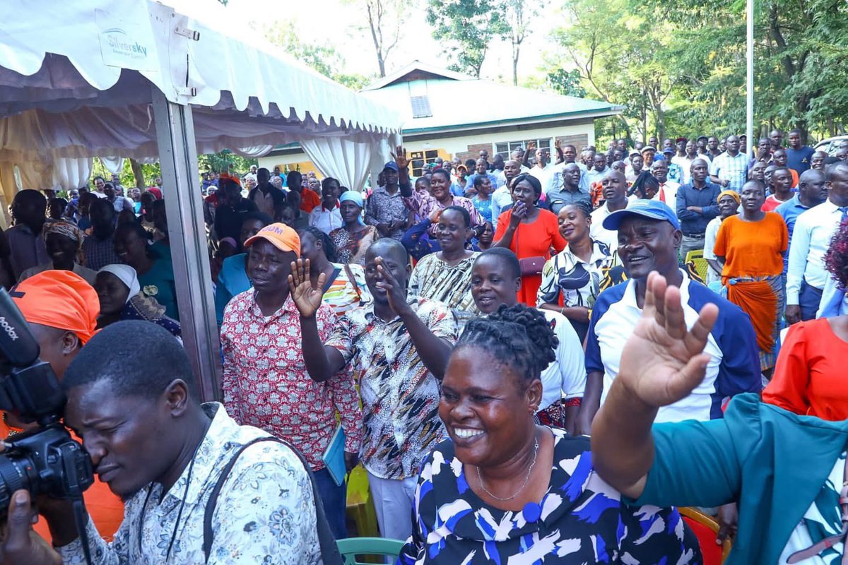 Governor Gladys Wanga accompanied Rt. Hon. Raila Odinga during a visit to the home of the late Hon. Dr Mama Phoebe Asiyo in Wikondiek to condole with the family, relatives and the people of Karachuonyo.